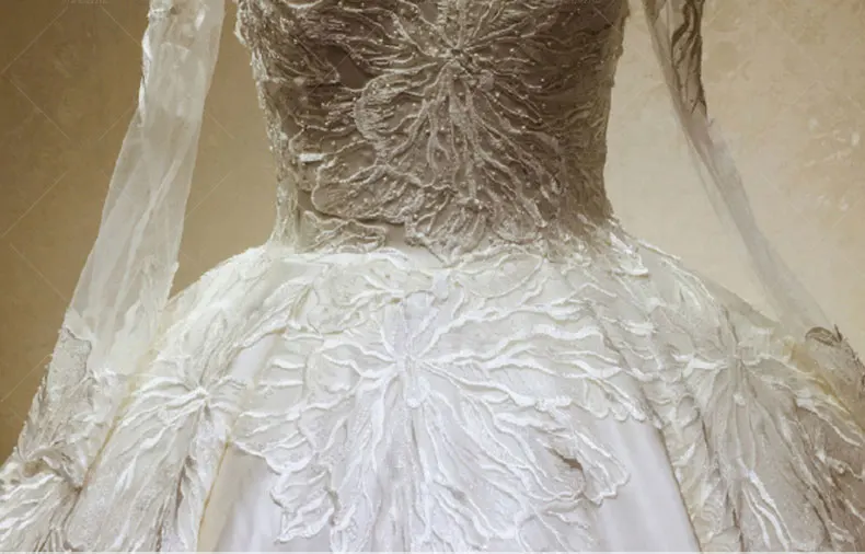 列車のウェディングドレス,ロマンチックなカスタムドレス,ハート型のボールガウン,アップリケ,レースの刺embroidery,長袖,アイボリーのブライダルスカート