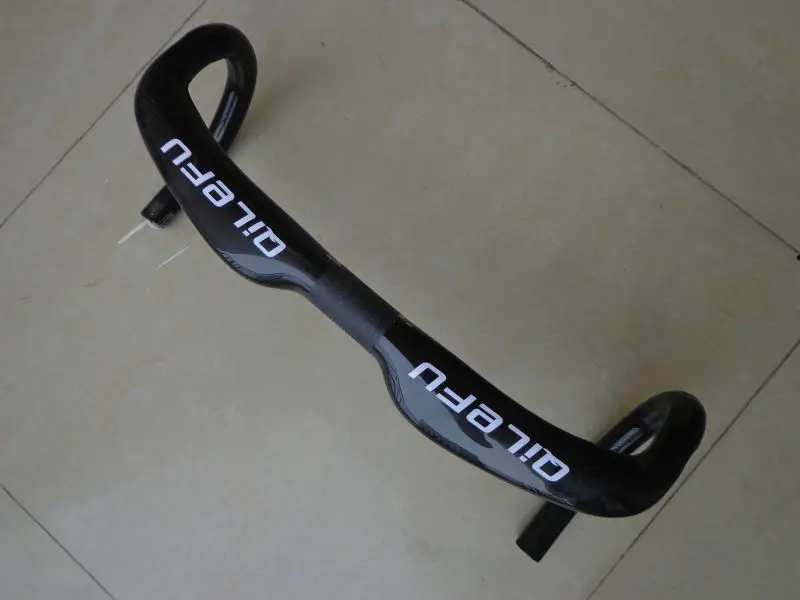 Rot-weißer QILEFU Road UD 3K Vollcarbon-Fahrradlenker, leichter Carbon-Fahrradlenker, 31,8*400/420/440 mm – Detail 12