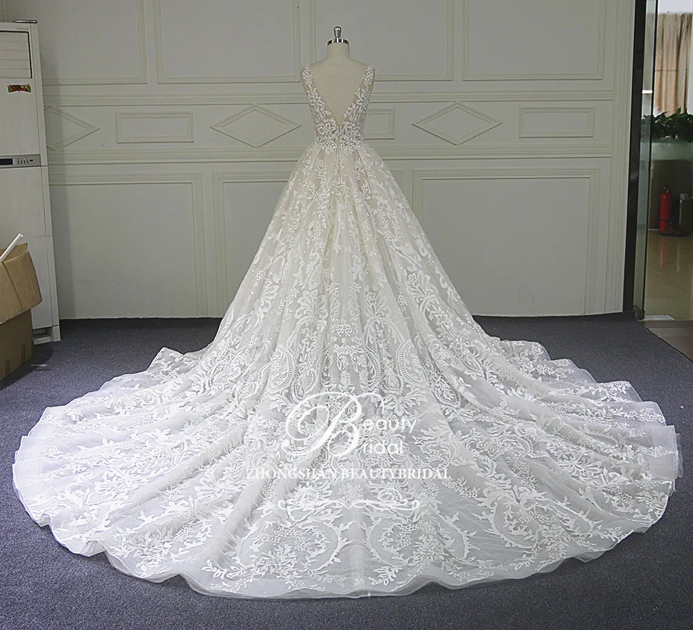 Women dress Luxury backless wedding dress custom made Chapel Train lace shoulders Vintage with Crystal bridal gown XF18016