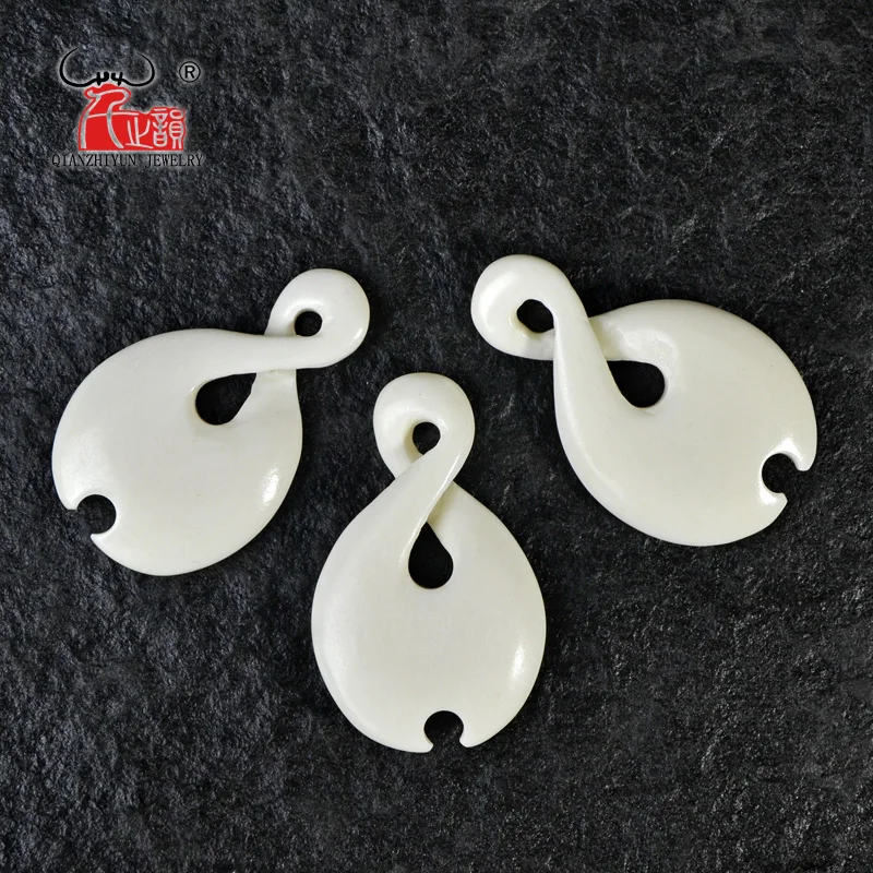 3 pçs feito à mão esculpida osso de iaque infinito torcida pingente hawaii estilo osso branco contas diy jóias acessório 38mmx23mm