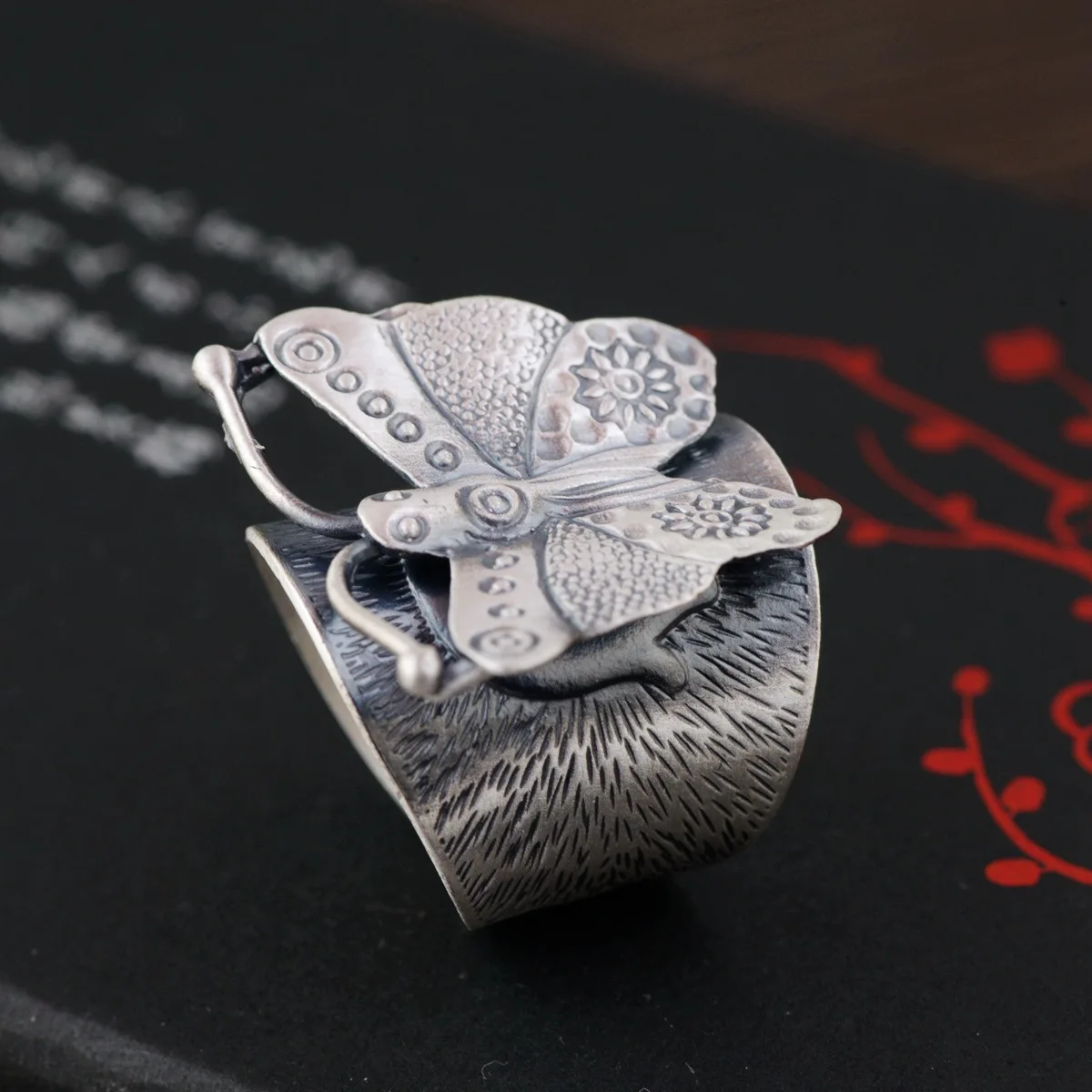 

Emperor gold jewelry line Thai silver S990 fine silver open style delicate female butterfly ring gift