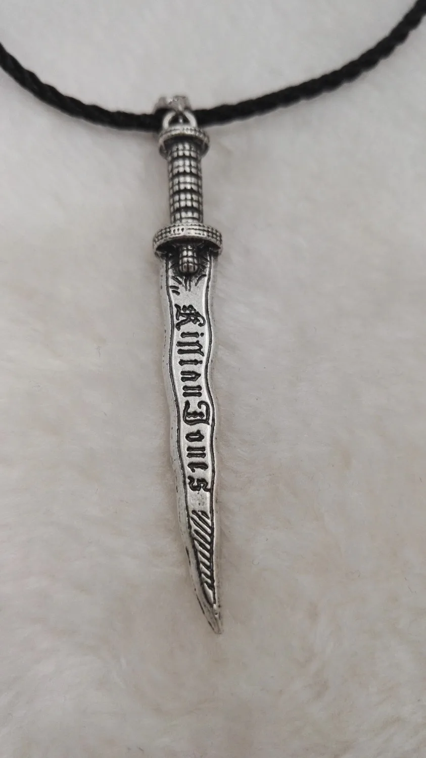 عتيق مطلي بالفضة ذات مرة كيليان جونز قلادة قلادة رومبلاستيلسكين خنجر المرأة قلادة سانلان #5