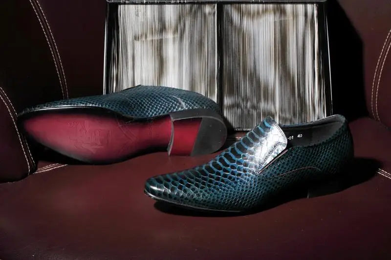 New Snake Skin Pattern Shoes Men Formal Round Toe Low Heel Loafers Elegant Green Color  Men Shoes