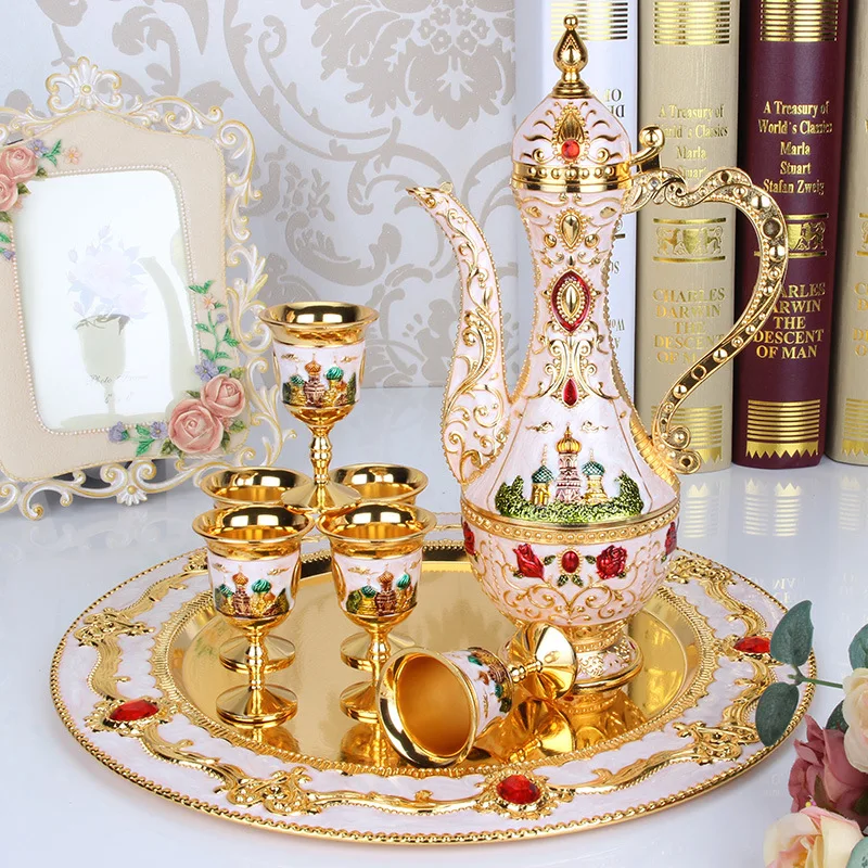 New Arrival Elegant Golden White Wine Set Court Wine Jug Cups Plate Set Home Bar Exquisite Decor