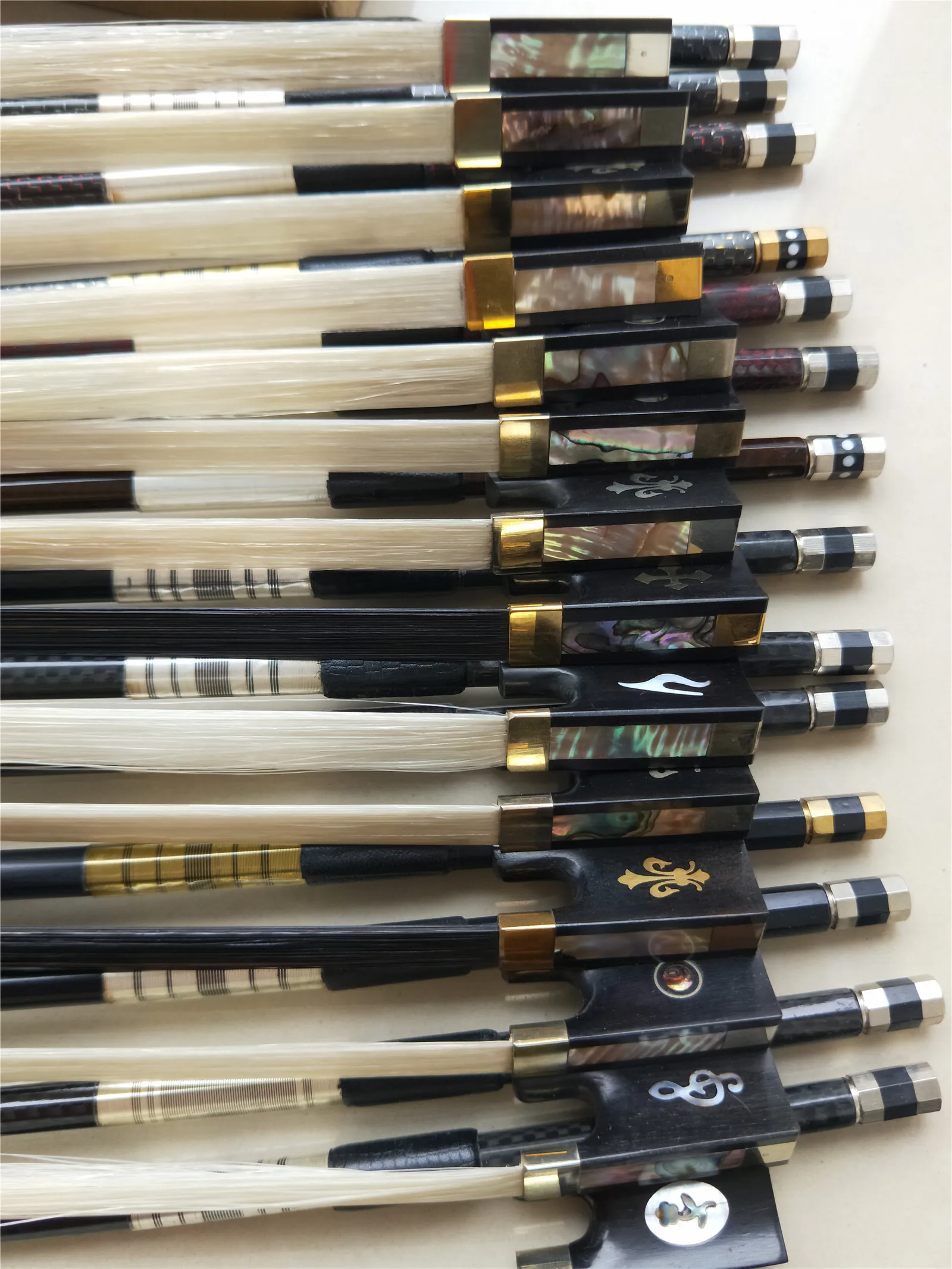 1 PC Quality Carbon Fiber Violin Bow 4/4 Ebony Frog Different types with White Bow Hair Cooper amounted