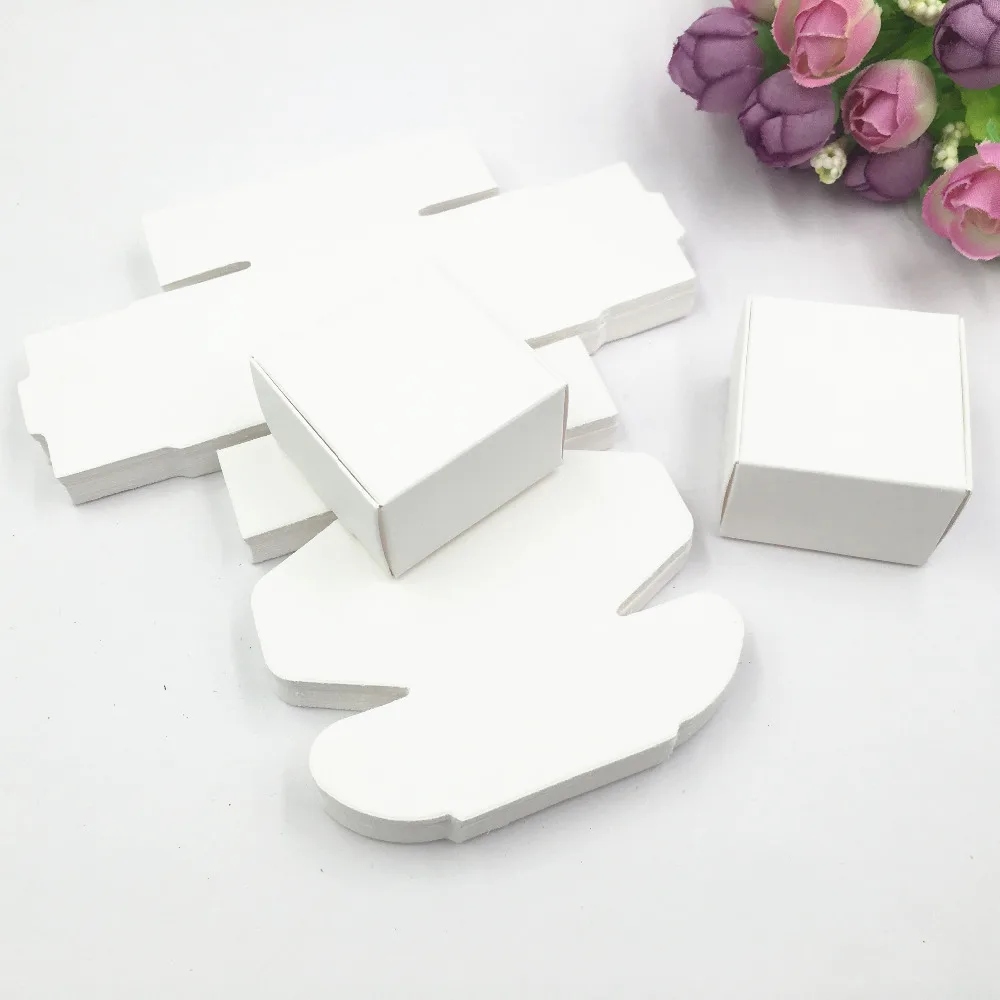 

4x4x2.5cm new kraft paper candy box for Wedding Decoration Vintage Kraft Wedding Favors and Gifts Box