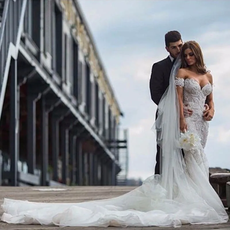 Robe de mariée sirène en dentelle perlée, épaules dénudées, à la mode