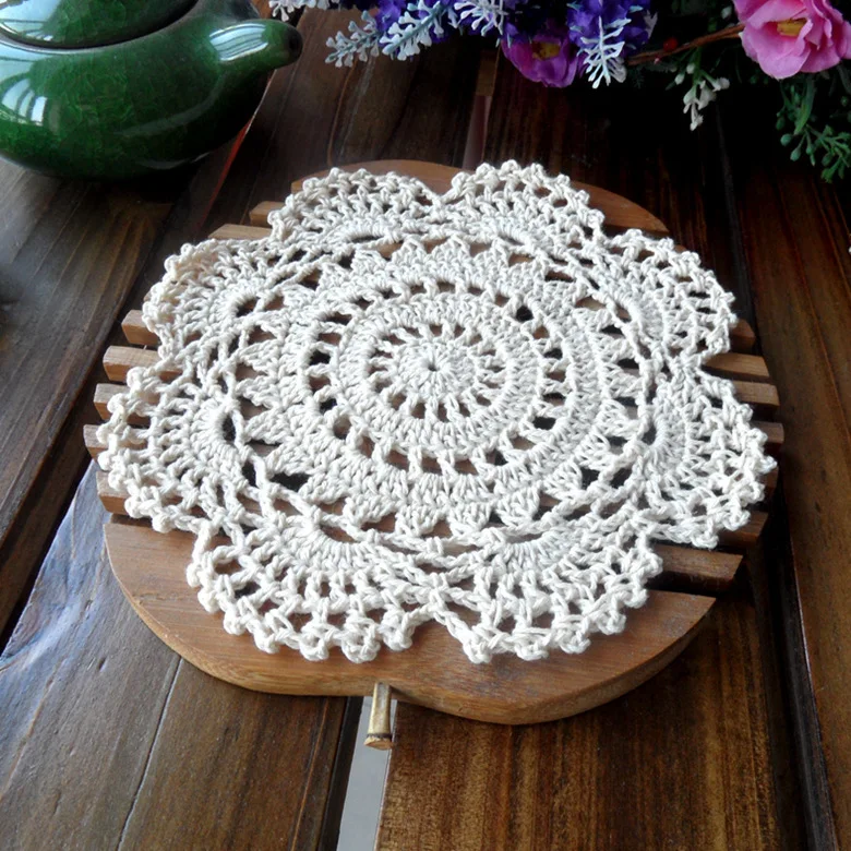 2015 new fashion zakka women like cotton crochet lace doilies for home decor knitted placemat coaster with cutout flower cup pad