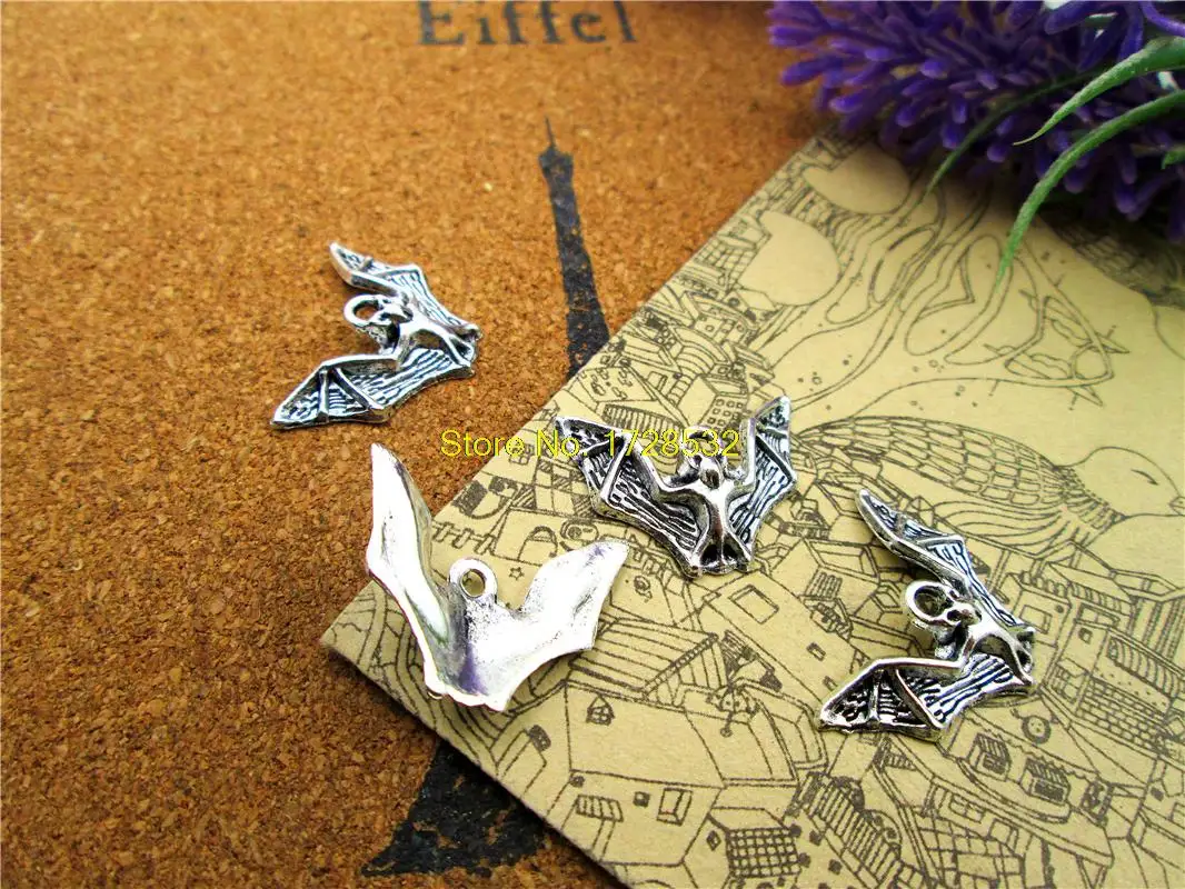 20pcs    bat Charms Antiqued Silver Tone bat charm pendants 23x17mm