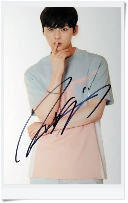 signed  WANNA ONE Hwang Min Hyun autographed  photo TO BE ONE  6 inches  freeshipping  092017A