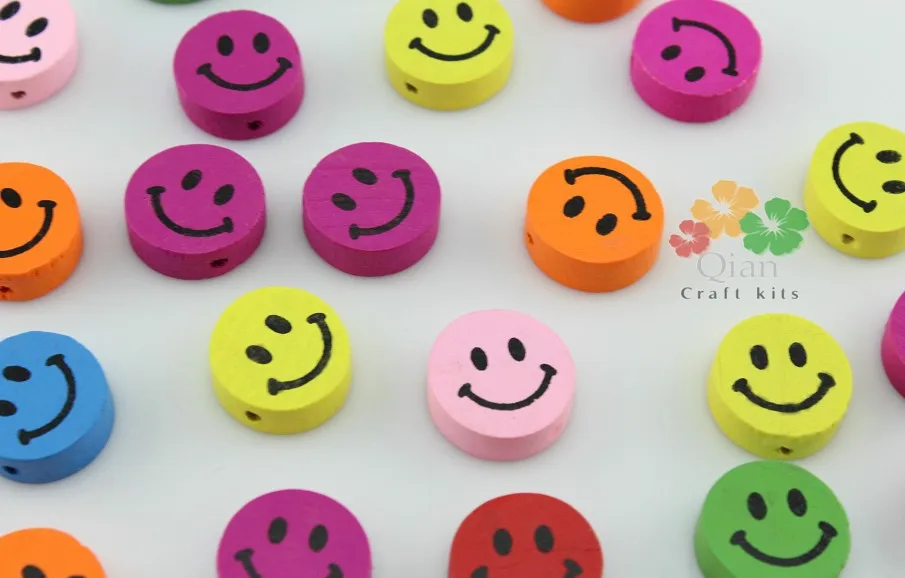 400pcs lovely smily face medium size Round Wood, Wooden Buttons beads buttons with 2 holes for DIY craft project 0.7inch D25