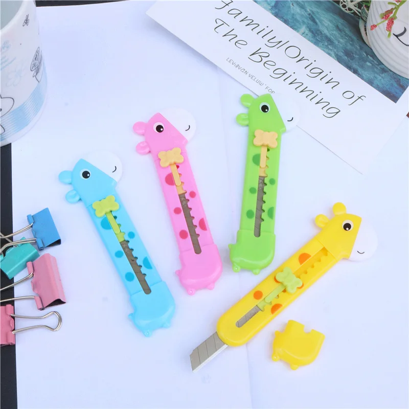 

Student utility knife Handicraft cutting paper 4 colors cute animal shape knife Replaceable blade