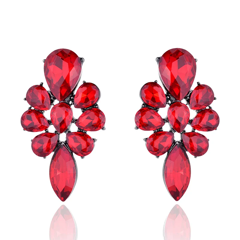 LUBOV 2018 New Elegant Women Piercing Earrings Classic Flower Design Retro Crystal Stud Earrings Fashion Jewelry For Christmas