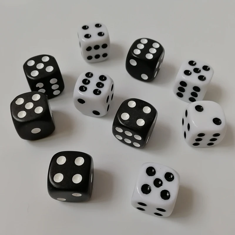 New 10Pcs Portable dice set 16mm Black White Round Corner Dice 6 sides Dices Playing Table Games Party Family Drinking Dices