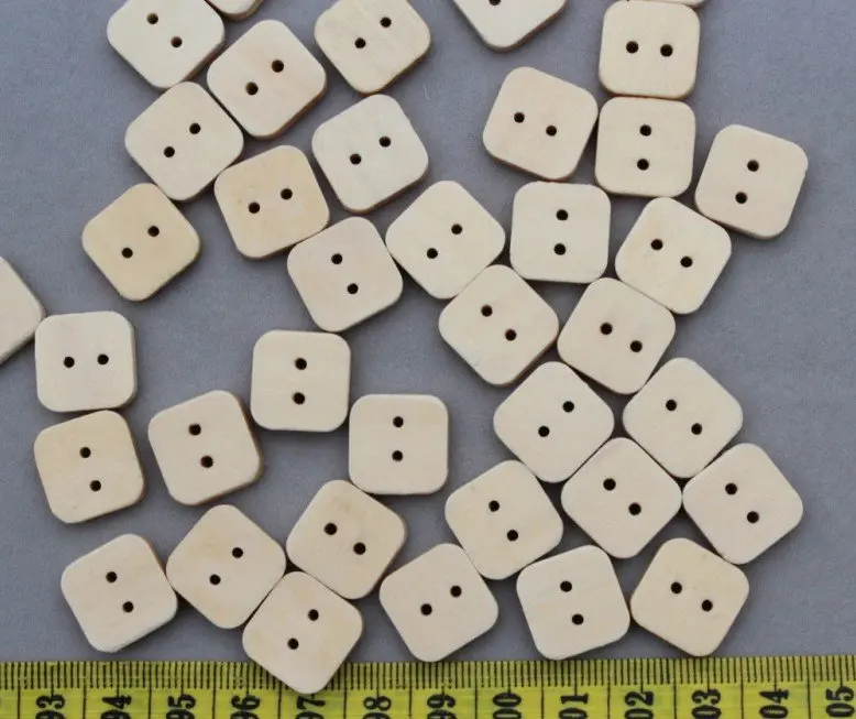 

set of 650pcs of square natural color children 2 holes wood Wooden buttons Beads size 15mm D25