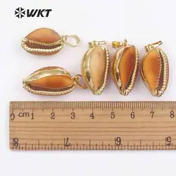 WT-JP019 Amazing Design Natural Cowrie Shell In Red Color Wild Coast Shell With Gold Trim Pendant Random Size Gift For Female