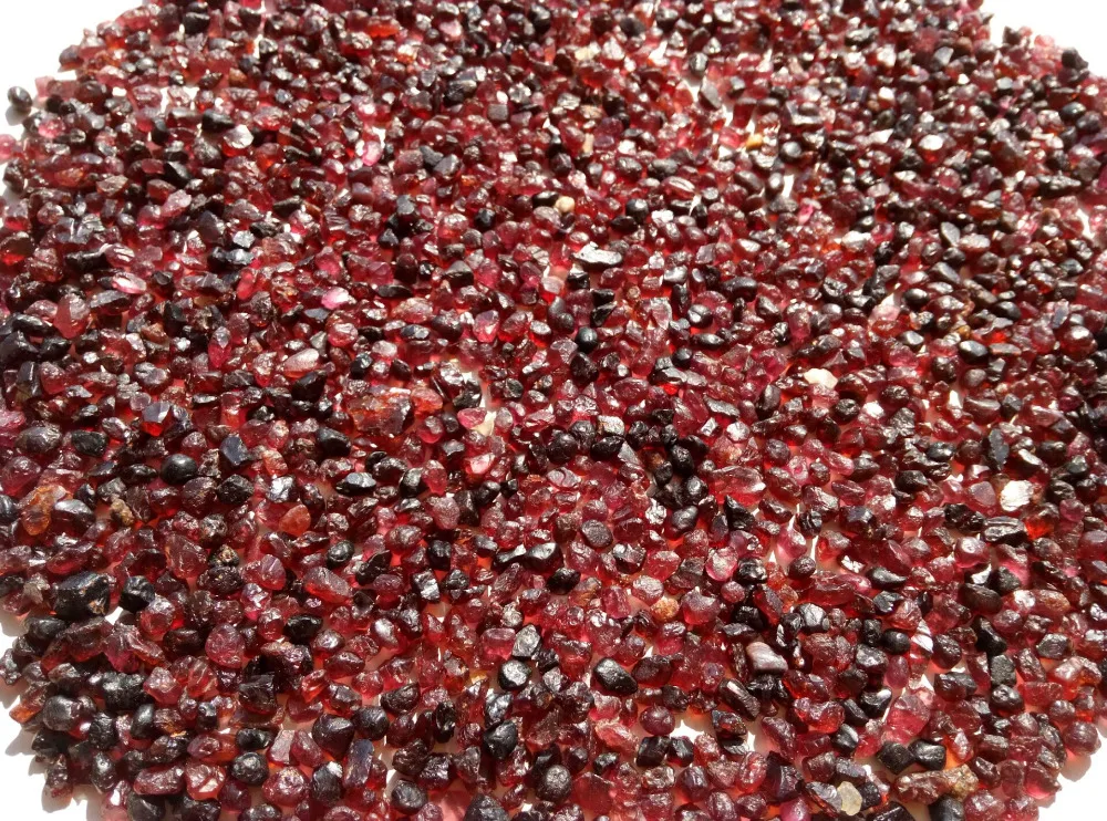TINY NATURAL ROUGH A+ RED PYROPE GARNET CRYSTAL MINERALS 1000g