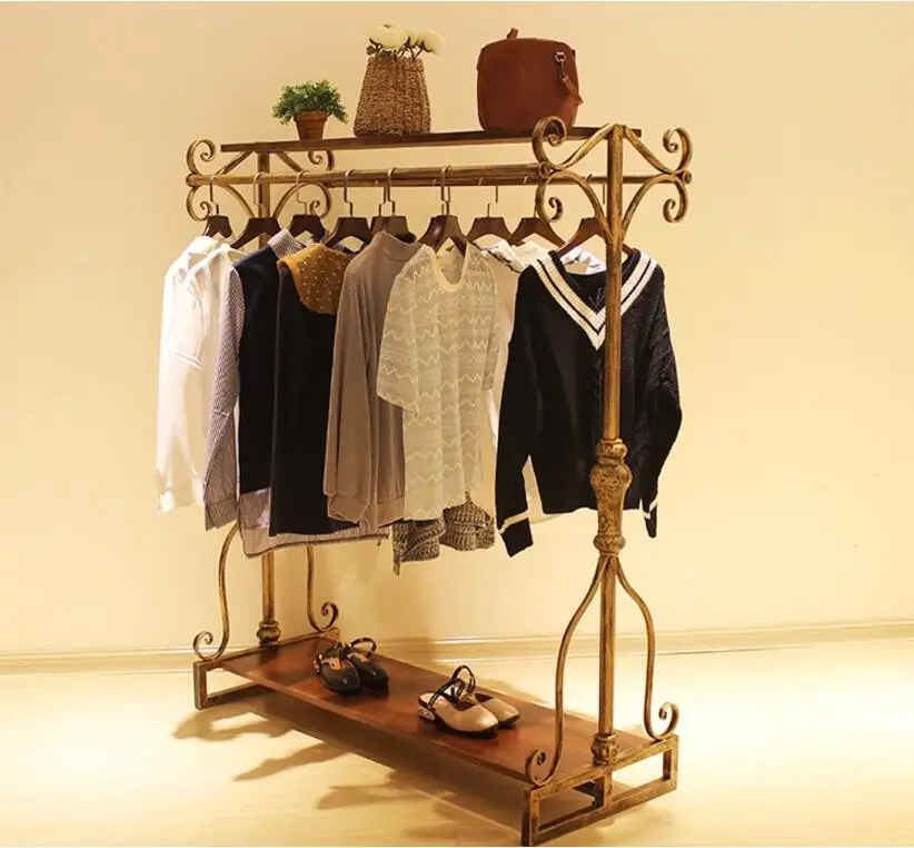 Two rows of Zhongdao floor-mounted hangers, display racks, boys'and girls' clothing store shelves