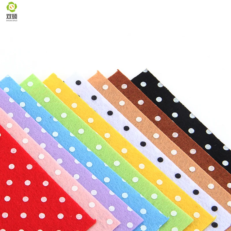 Drukuj Polka Dot filc poliestrowy tkaniny DIY Handmade szycia materiał do dekoracji wnętrz grubość 1mm Mix 10 kolorów 15x15cm N-10S2