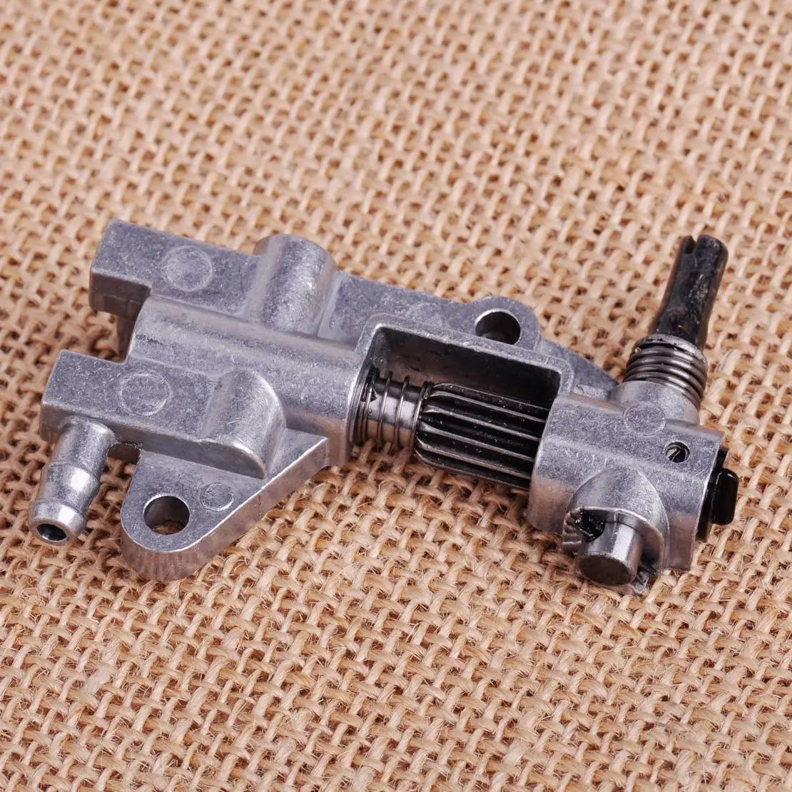 

LETAOSK New Oil Pump Replacement fit for Chinese Chainsaw 4500 5200 5800 45CC 52CC 58CC