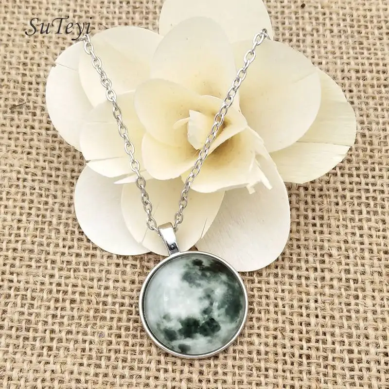 SUTEYI Fashion Luminous Star Series Planet Necklace Glass Cabochon Pendant Glow in the Darkness Necklaces Christmas Jewelry