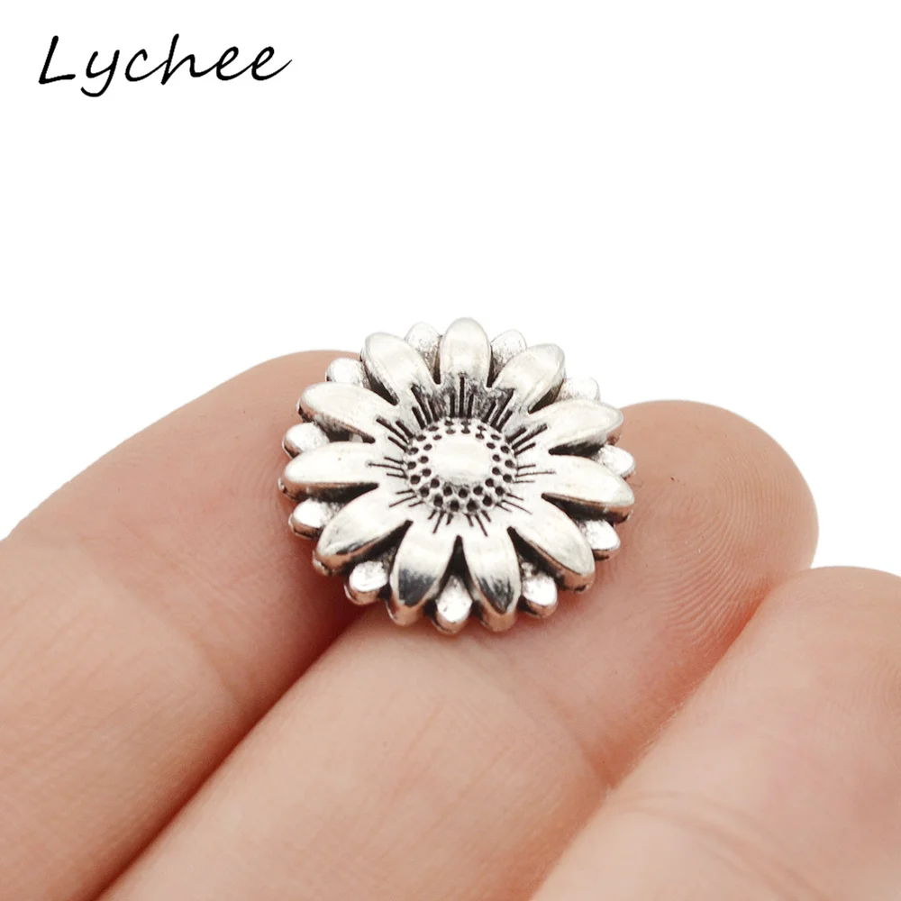 Lychee 10 pcs Creativo Argento Antico Fiore di Girasole Gambo di Metallo Bottoni Per La Decorazione Artigianato Vestiti Delle Donne Pulsante