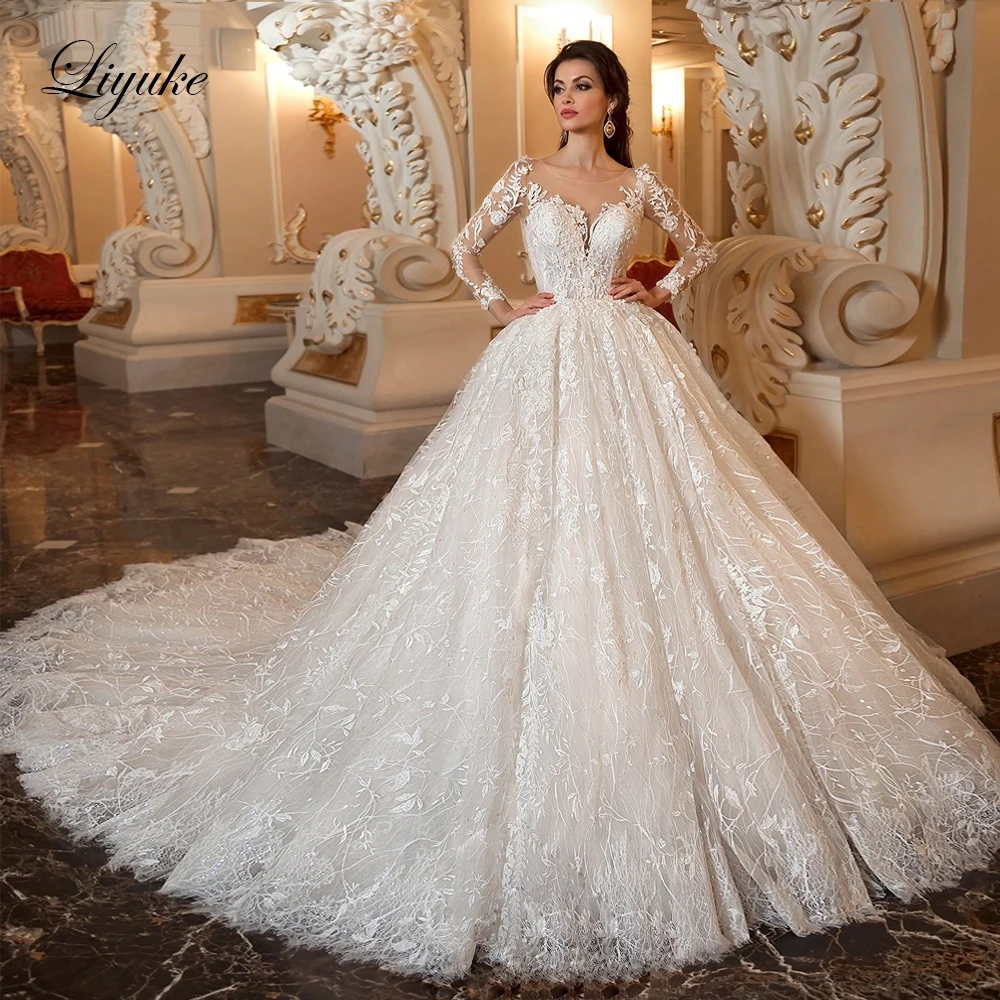 

Liyuke Chapel Train Princess Ball Gown Wedding Dress With Scalloped Neckline And Buttons Closure