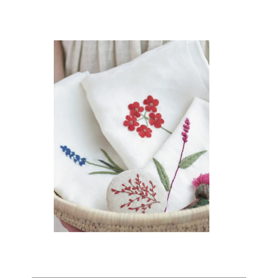 Korean Style Floral Embroidery: 50 Types Of Flowers And Embroidery Handmade Art Design Book ﻿