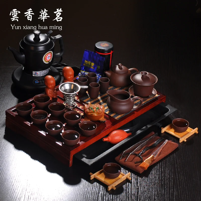 

The kettle tea of Purple sand pottery and porcelain tureen tea cozy group Solid wood tea tray tea ceremony