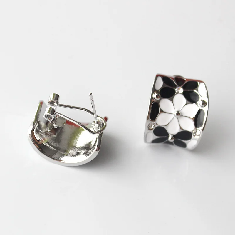 Ajojewel Luxury Enamel Black Pink White Flower Stud Earrings For Women Classic Design High Quality