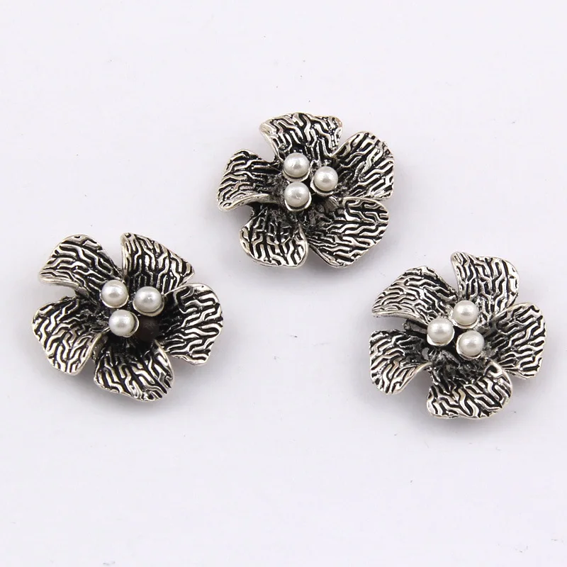 100pcs 21*21mm Inlaid ABS imitation pearl famous wind flower shaped small pendant Alloy jewelry accessories