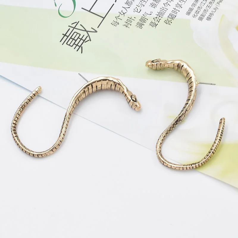 Carvejewl big snake stud earrings unique vivid anti gold stud for women jewelry girl gift romantic new fashion European earring