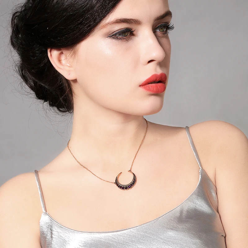 Banny Pink New Punk Alloy Crescent Pendant Necklace For Women Elegant Crystal Walking Moon Choker Necklace Half Moon Choker