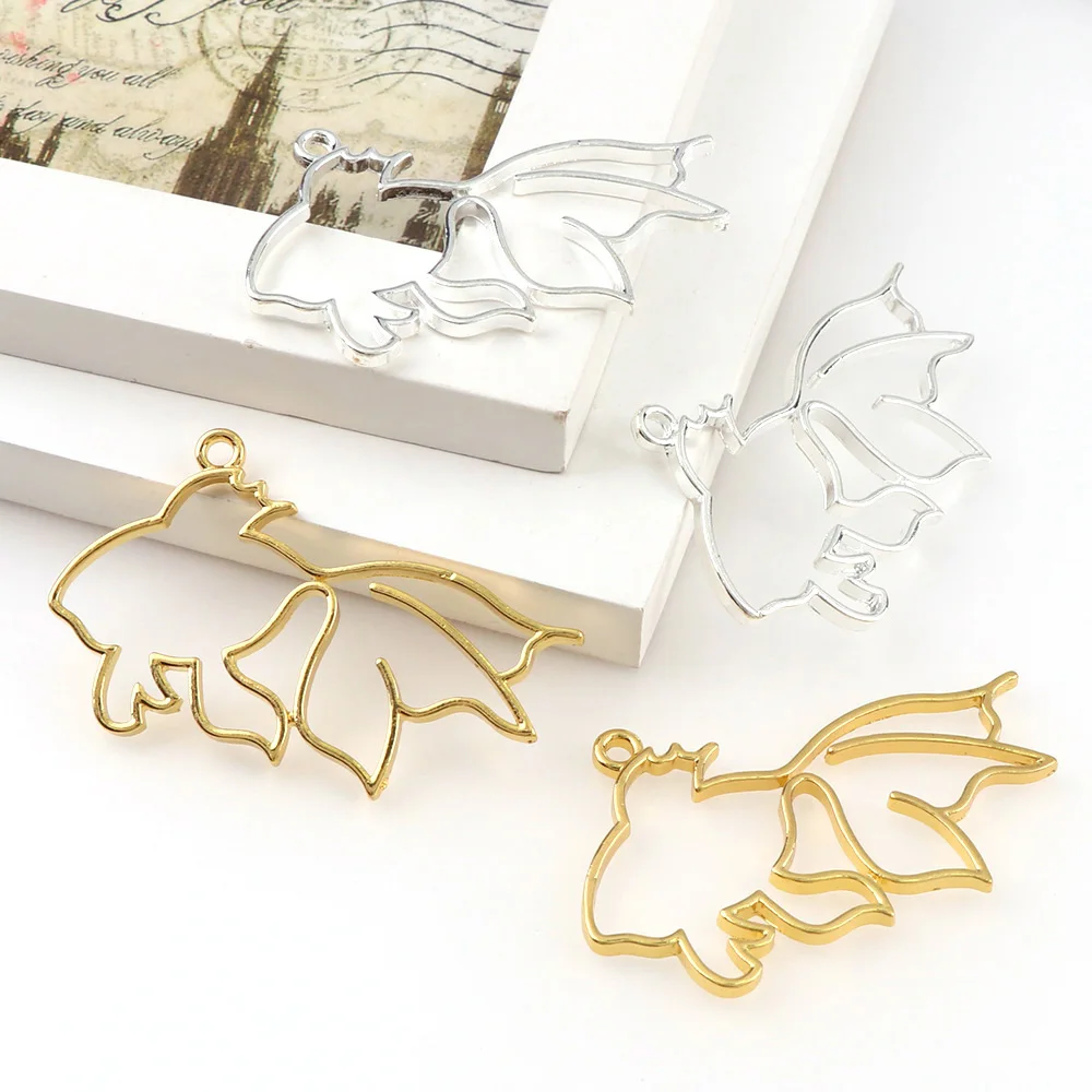 Fashion Gold Sliver Cute Goldfish Metal Hollow Frame Pendant Charm Bezel Setting DIY Cabochon Setting UV Resin Charm 2PC