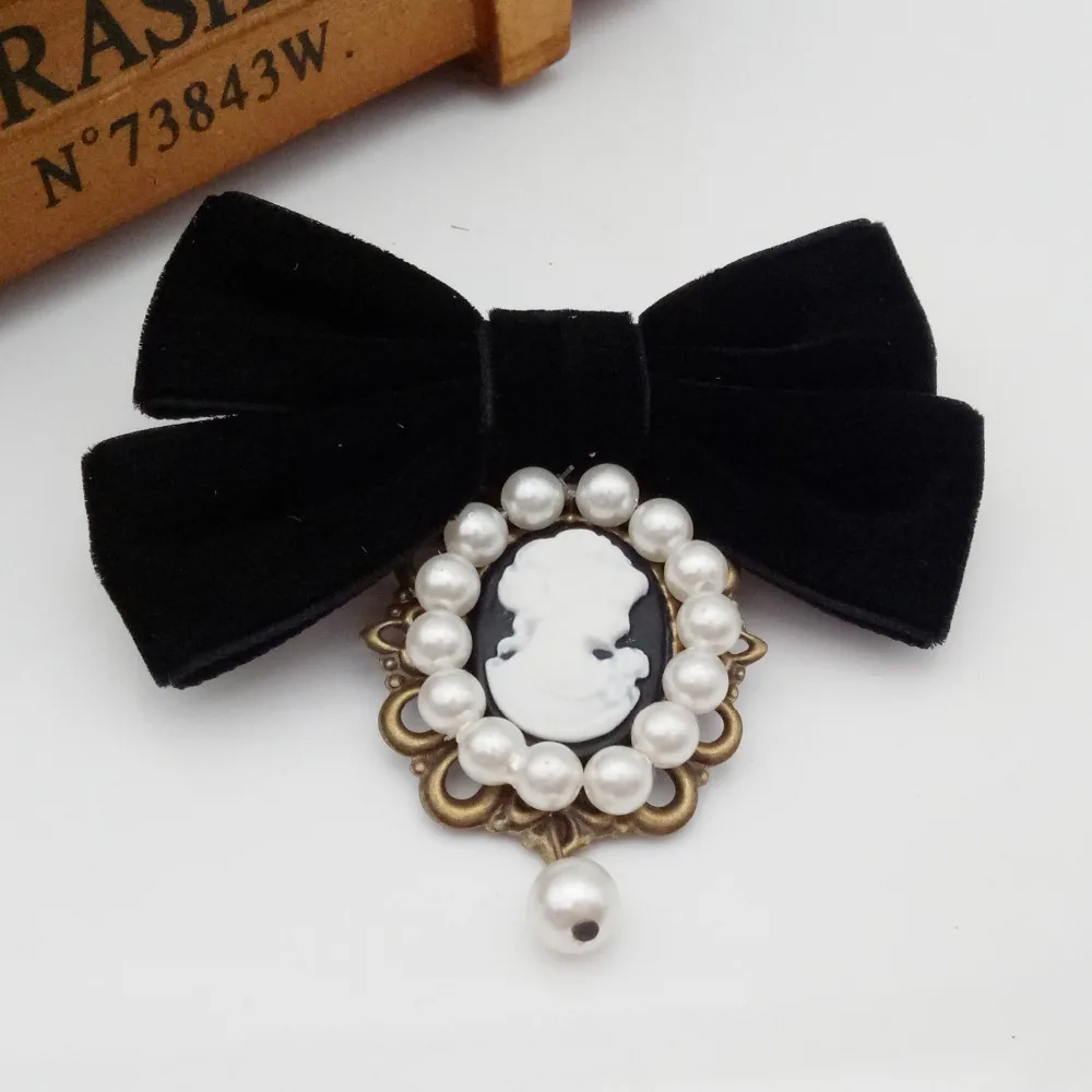 Fashion Fabric Ribbon Bowknot Brooches for Women Vintage Queen Cameo Pearl Brooch Pins Collar Tie Corsage Broche Costume Jewelry