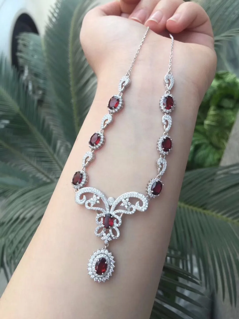 

Luxurious atmosphere, Natural Garnet Necklace, red gemstone, 925 silver, the latest design leads the world jewelry trend.