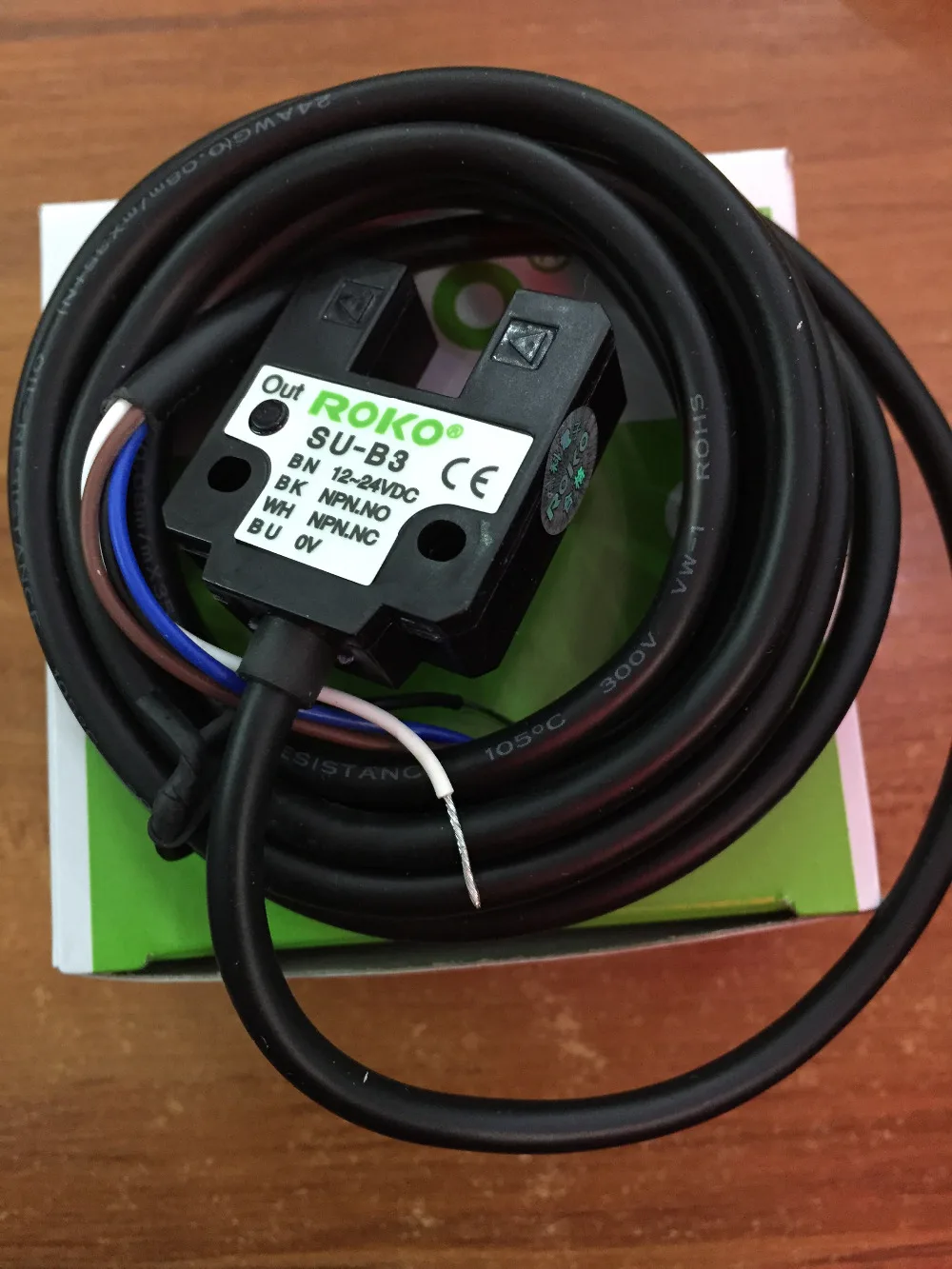 

Новый оригинальный тайваньский фотоэлектрический сенсорный переключатель SU-B3 ROKO в форме канавки U-типа, оригинальное оптоволокно 12-24 В постоянного тока