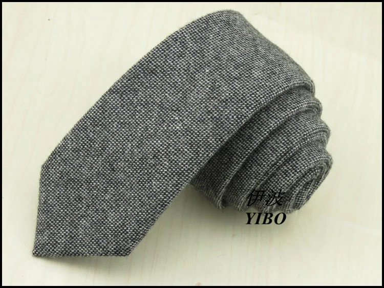 

Men's Dark grey wool tie small dot grid design 6.5 CM wide han edition style top grade fashionable boutique necktie