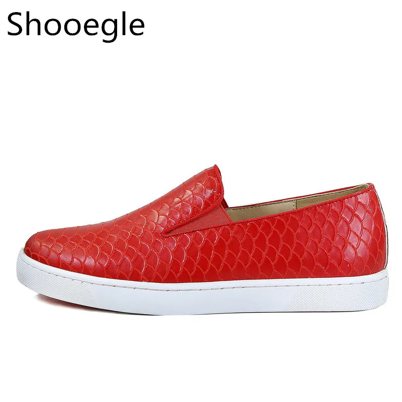 

Street Style Red Alligator Print Men Casual Shoes Slip On Round Toe Men Dress Shoes Round Toe Casual Shoes