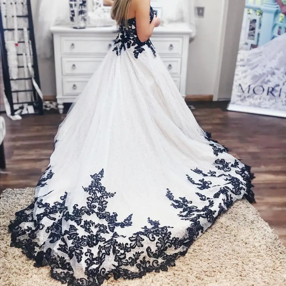 Black/Ivory Wedding Dresses 2019 Design Ball Gown Sweetheart Neck Appliques Tulle Lace Bridal Gowns Sleeveless Country Garden