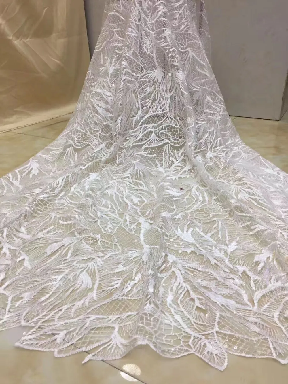 

Nice looking Fashion sequins Embroidery Tulle Fabric S-8272 French Tulle Lace Fabric
