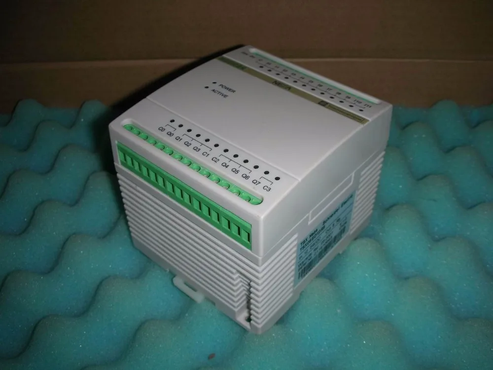 

1PC ★ MODICON TSX08ED12R8