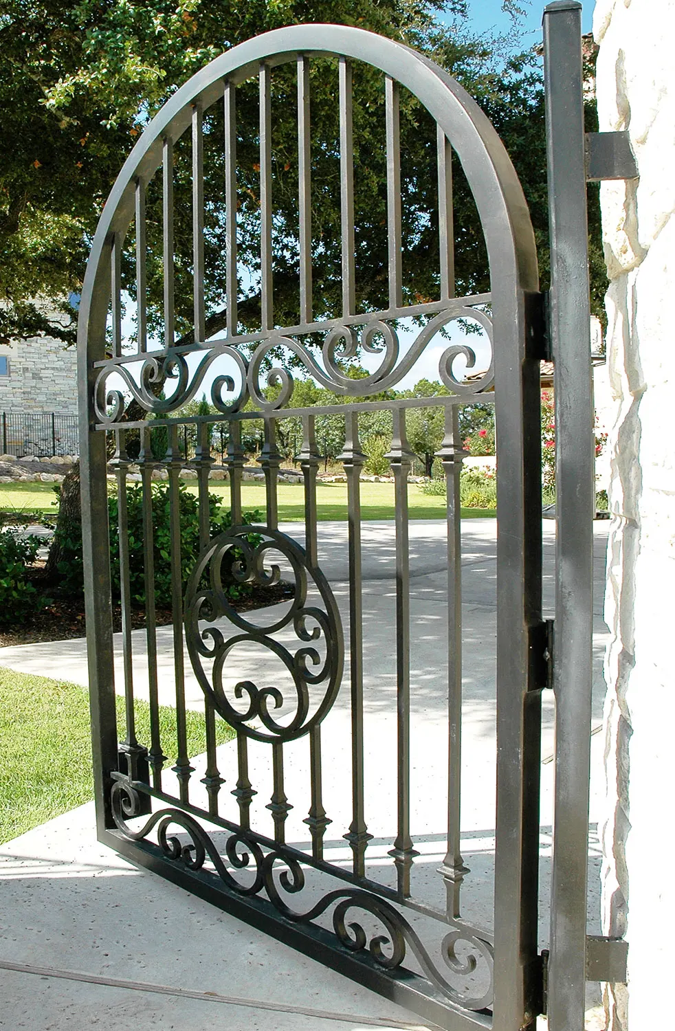 Portail de jardin en fer forgé, clôture métallique