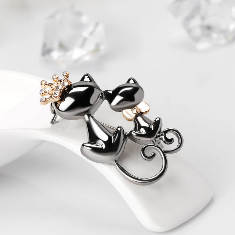 Vintage Metal Crystal Couple Queen Cat Brooch For Women Mom Collar Pins Corsage Double Animal Brooch Badges Jewelry Accessories