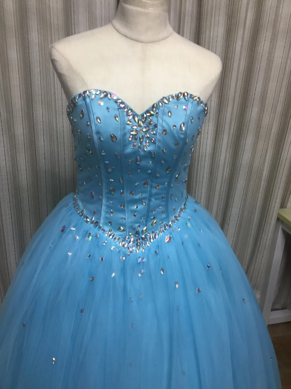 New Sweetheart Pink Blue Ball Gown Quinceanera Dresses Tulle Crystal Beads Sweet 16 Dress Long Prom dress Vestidos De 15 Anos