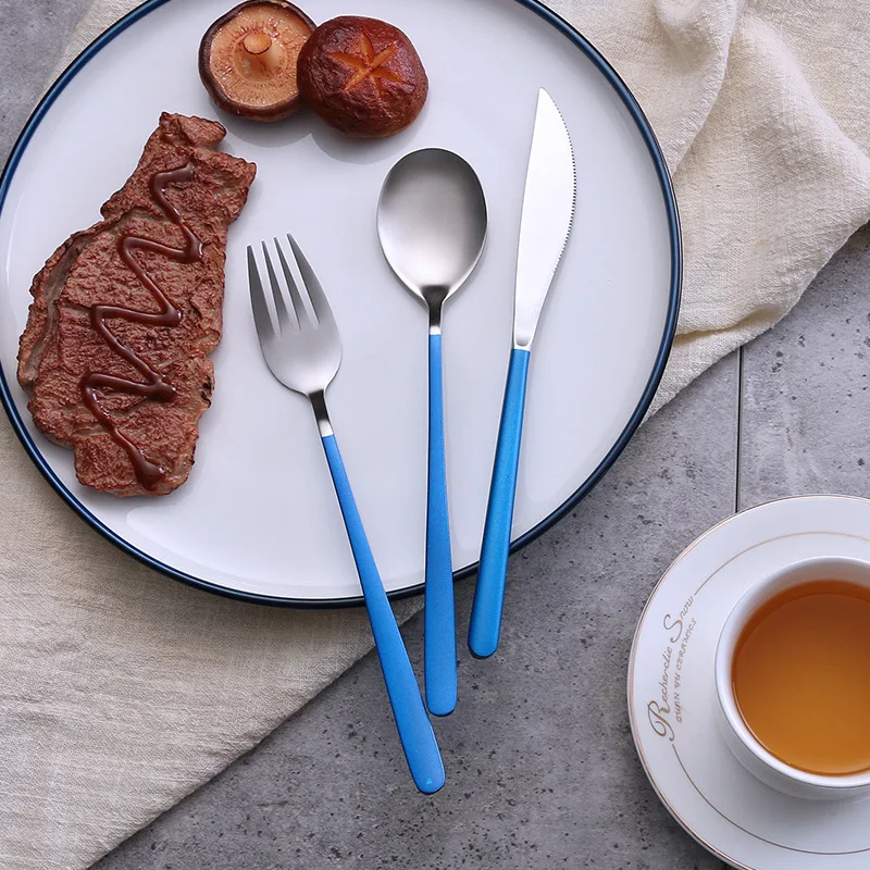 صور التصوير خلفية الدعائم أسود الفضة الذهب مجموعة أدوات المائدة ملعقة شوكة طقم السكاكين للأغذية الغربية غرامة انخفاض الشحن