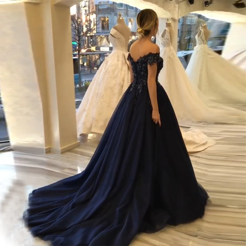 Spalla di Vendita calda Off Lungo Abiti da ballo Con Scollo A Barchetta Maniche Corte Appliques In Rilievo Blu Navy Delle Donne di Formale Party Dress Treno della Cappella