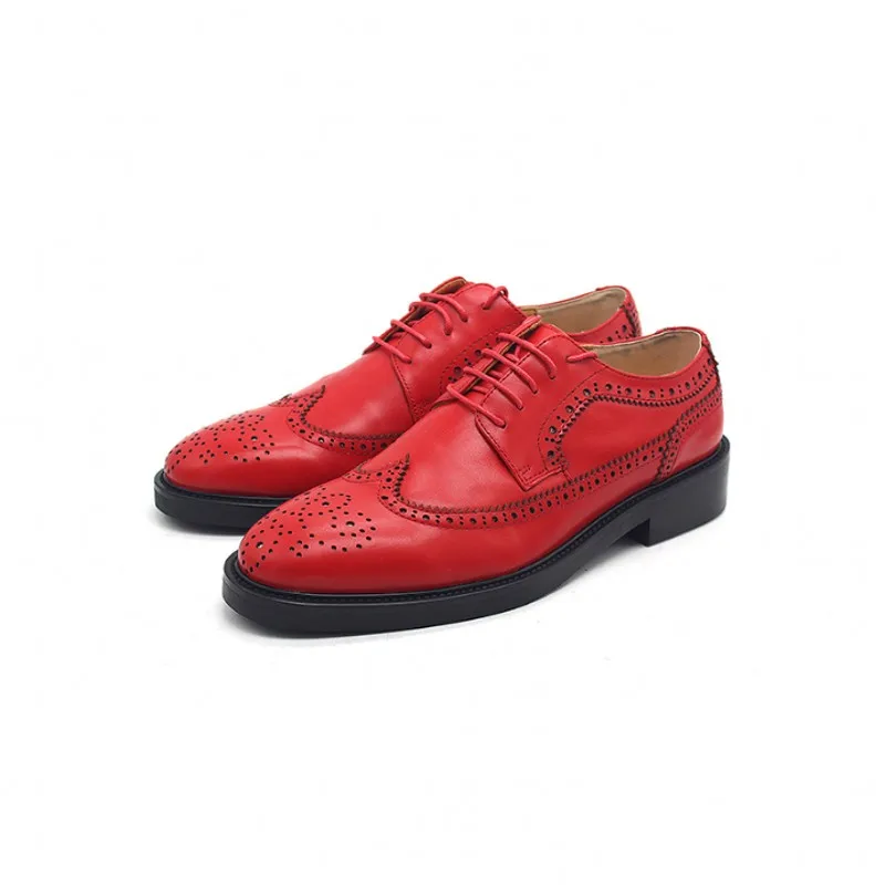 Brand Nieuwe Lederen Schoenen Mannen Luxe Designer Rood Borduren Wedding Schoeisel Brogue Gesneden Wingtip Dress Schoenen