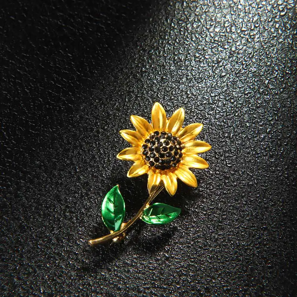 1Pcs Sunflower Enamel Brooch Delicate Yellow Purple Elegant Women Girls Rhinestone Lapel Pin Clothes Accessories Gift Jewelry