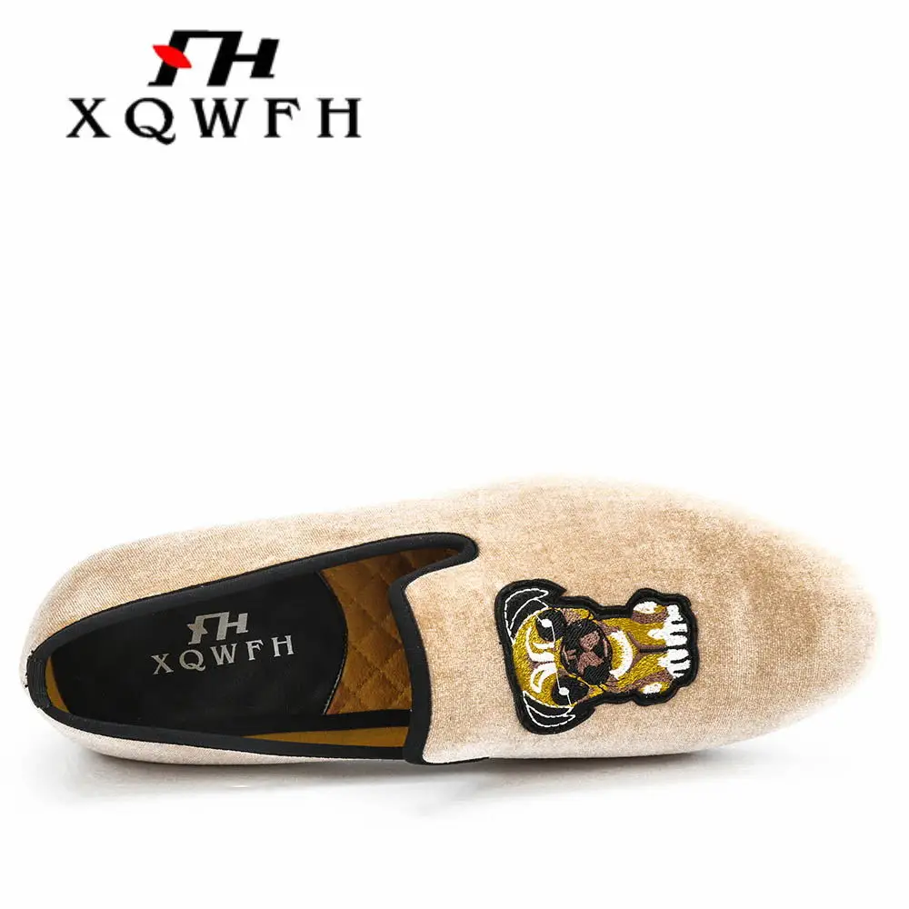 New Fashion Beige Velvet Men Loafers Handmade Embroidery Pup Men  Dress Shoes Comfortable Men's Smoking Shoes